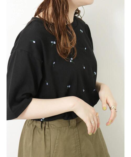 ehka sopo（エヘカソポ）の「花刺繍Tシャツ（Tシャツ/カットソー