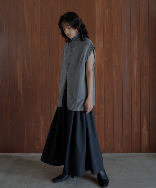 hellam(へラム)の「ナイロン タックフレアスカート(スカート・レディース・チャコールグレー/アイボリー/カーキ/ブラック・FREE)」の6枚目の写真