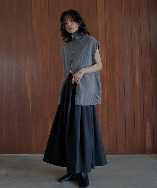 hellam（へラム）の「ナイロン タックフレアスカート（スカート