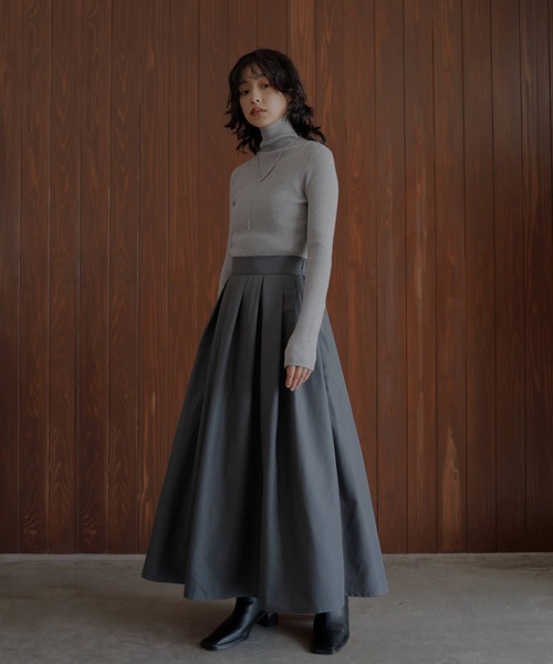 hellam(へラム)の「ナイロン タックフレアスカート(スカート・レディース・チャコールグレー/アイボリー/カーキ/ブラック・FREE)」の11枚目の写真