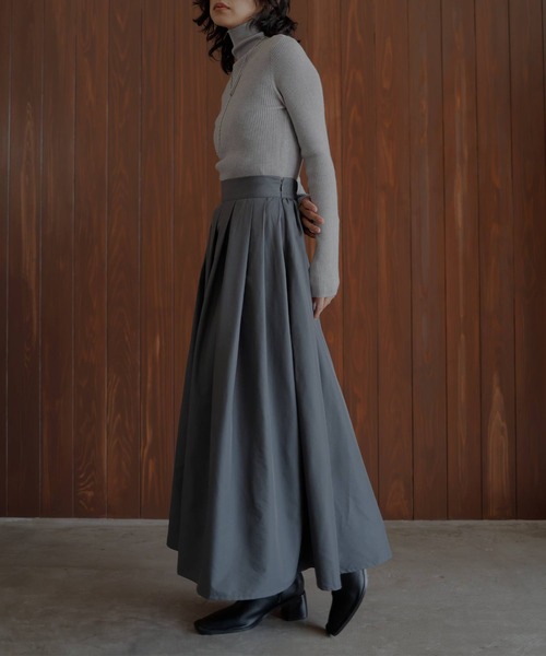 hellam(へラム)の「ナイロン タックフレアスカート(スカート・レディース・チャコールグレー/アイボリー/カーキ/ブラック・FREE)」の12枚目の写真