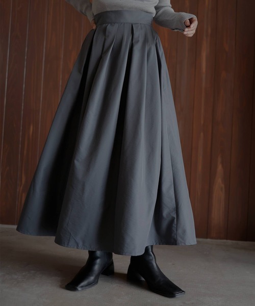 hellam(へラム)の「ナイロン タックフレアスカート(スカート・レディース・チャコールグレー/アイボリー/カーキ/ブラック・FREE)」の13枚目の写真