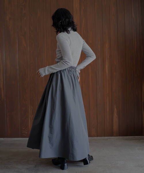 hellam(へラム)の「ナイロン タックフレアスカート(スカート・レディース・チャコールグレー/アイボリー/カーキ/ブラック・FREE)」の16枚目の写真