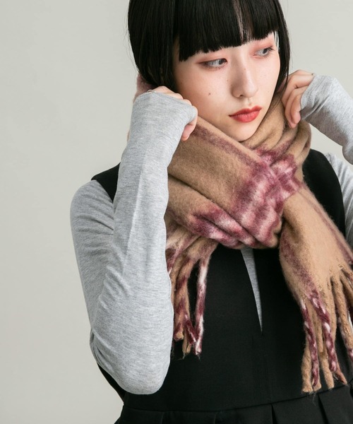 KBF（ケイビーエフ）の「BIGフリンジチェックストール（マフラー・レディース・イエロー系その他/グレー系その他/ホワイト系その他・ONE）」の18枚目の写真