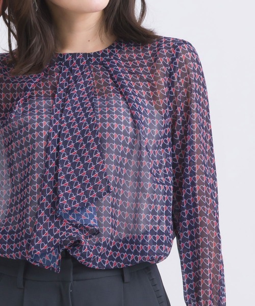 PICCIN PERLA(ピッチンペルラ)の「ハートプリントボウタイ長袖ブラウス(シャツ/ブラウス・レディース・オフホワイト/ネイビー・M)」の9枚目の写真