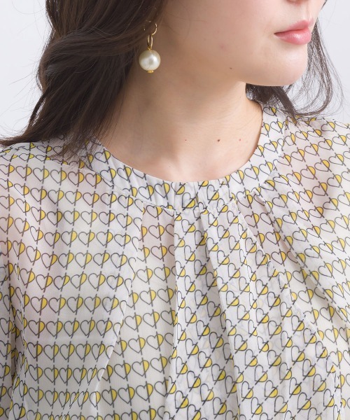 PICCIN PERLA(ピッチンペルラ)の「ハートプリントボウタイ長袖ブラウス(シャツ/ブラウス・レディース・オフホワイト/ネイビー・M)」の10枚目の写真