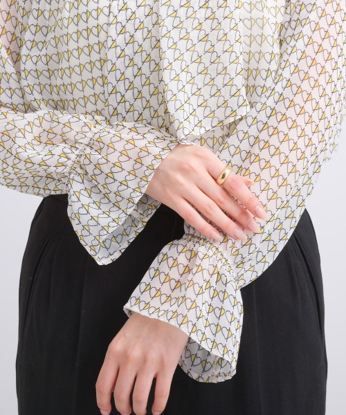 PICCIN PERLA(ピッチンペルラ)の「ハートプリントボウタイ長袖ブラウス(シャツ/ブラウス・レディース・オフホワイト/ネイビー・M)」の11枚目の写真