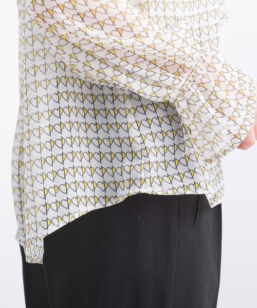 PICCIN PERLA(ピッチンペルラ)の「ハートプリントボウタイ長袖ブラウス(シャツ/ブラウス・レディース・オフホワイト/ネイビー・M)」の13枚目の写真