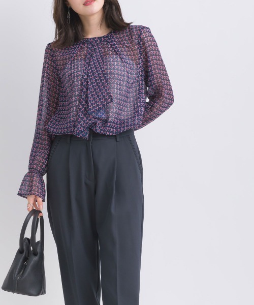 PICCIN PERLA(ピッチンペルラ)の「ハートプリントボウタイ長袖ブラウス(シャツ/ブラウス・レディース・オフホワイト/ネイビー・M)」の4枚目の写真