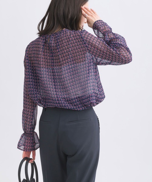 PICCIN PERLA(ピッチンペルラ)の「ハートプリントボウタイ長袖ブラウス(シャツ/ブラウス・レディース・オフホワイト/ネイビー・M)」の6枚目の写真