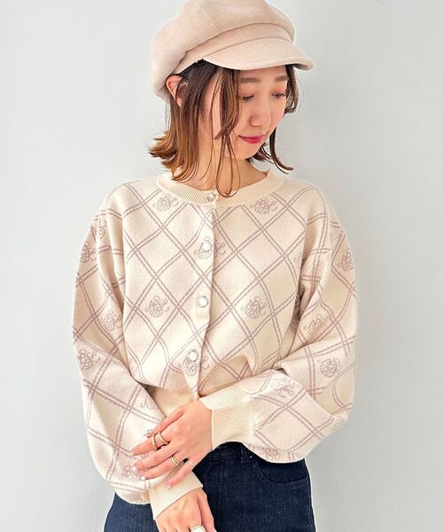 MAJESTIC LEGON(マジェスティックレゴン)の「クラシカルパターンニットカーディガン(ニット/セーター・レディース・グレー系その他/ブラック系その他/ピンク系その他2/ホワイト系その他2・MEDIUM)」の2枚目の写真