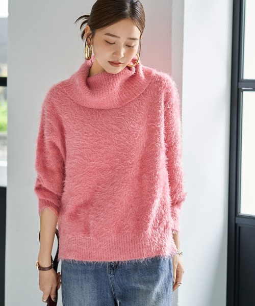 STYLE DELI(スタイルデリ)の「ふわふわシャギーオフタートルニット(ニット/セーター・レディース・ベージュ/ホワイト/ピンク・FREE)」の6枚目の写真