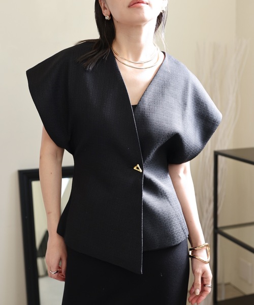 ULEULA(ウルア)の「金釦Vネックデザインベスト(ベスト・レディース・ブラック・FREE)」の3枚目の写真