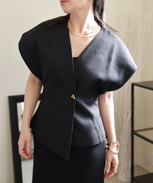 ULEULA(ウルア)の「金釦Vネックデザインベスト(ベスト・レディース・ブラック・FREE)」の4枚目の写真