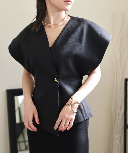 ULEULA(ウルア)の「金釦Vネックデザインベスト(ベスト・レディース・ブラック・FREE)」の14枚目の写真