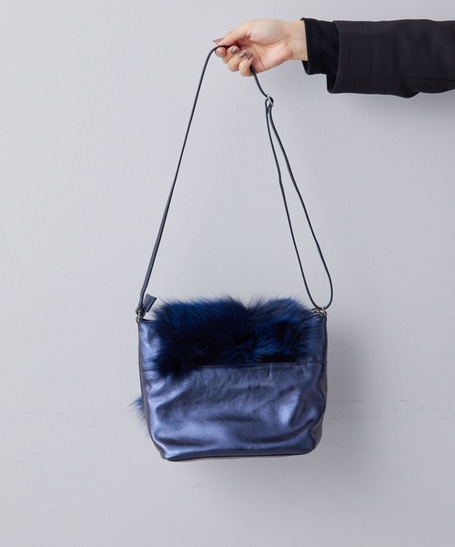 tee Lisa(ティーリサ)の「【Tee Lisa(ティーリサ)】別注/FOXファーフラップショルダーバッグ(ショルダーバッグ・レディース・ネイビー・FREE)」の4枚目の写真
