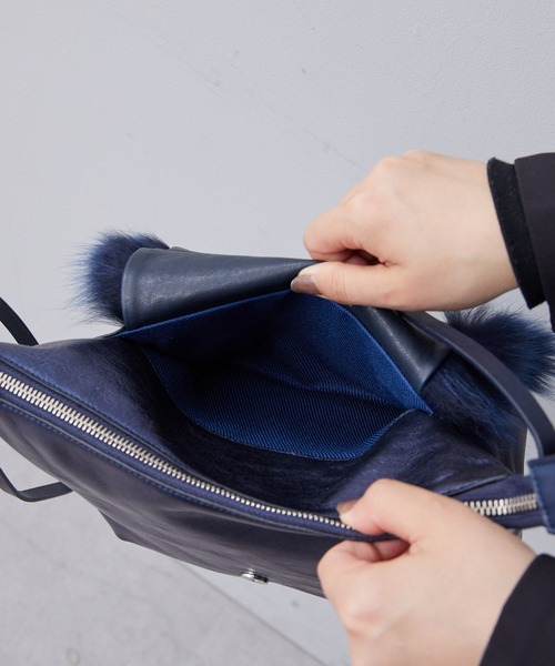 tee Lisa(ティーリサ)の「【Tee Lisa(ティーリサ)】別注/FOXファーフラップショルダーバッグ(ショルダーバッグ・レディース・ネイビー・FREE)」の6枚目の写真