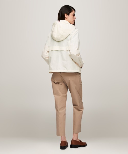TOMMY HILFIGER(トミーヒルフィガー)の「トランジショナルフーデッドウィンドブレーカー(マウンテンパーカー・レディース・ネイビー/アイボリー・MEDIUM/SMALL/X-SMALL)」の10枚目の写真
