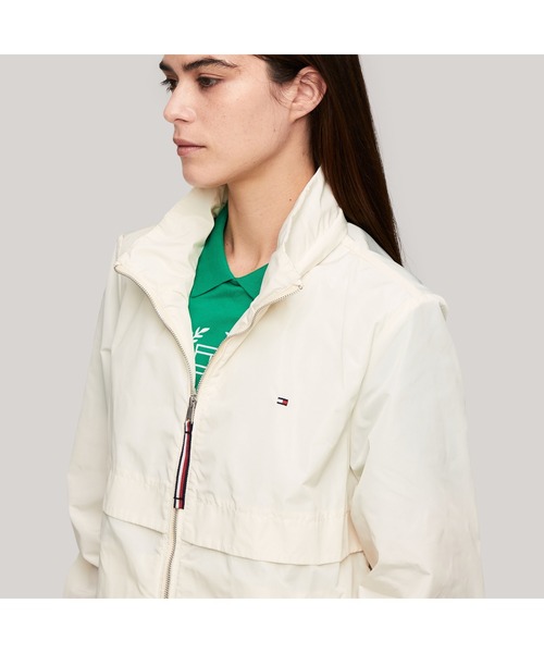 TOMMY HILFIGER(トミーヒルフィガー)の「トランジショナルフーデッドウィンドブレーカー(マウンテンパーカー・レディース・ネイビー/アイボリー・MEDIUM/SMALL/X-SMALL)」の6枚目の写真