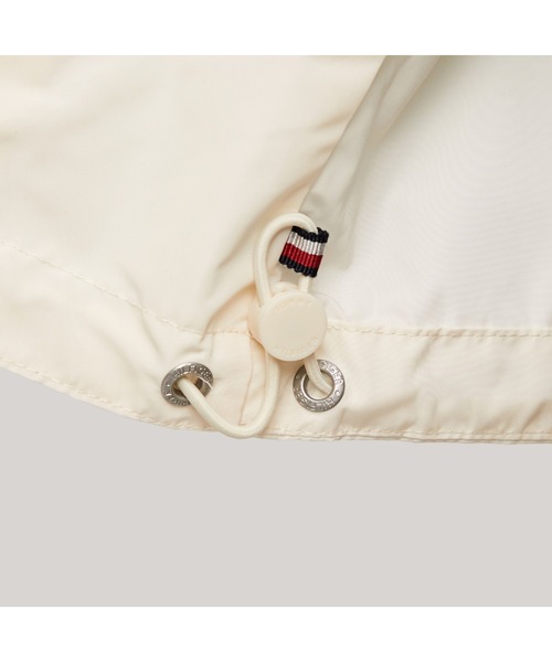 TOMMY HILFIGER(トミーヒルフィガー)の「トランジショナルフーデッドウィンドブレーカー(マウンテンパーカー・レディース・ネイビー/アイボリー・MEDIUM/SMALL/X-SMALL)」の4枚目の写真