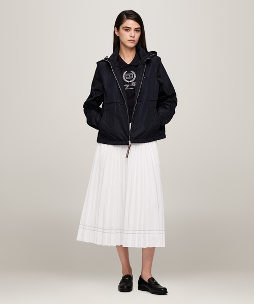 TOMMY HILFIGER(トミーヒルフィガー)の「トランジショナルフーデッドウィンドブレーカー(マウンテンパーカー・レディース・ネイビー/アイボリー・MEDIUM/SMALL/X-SMALL)」の9枚目の写真