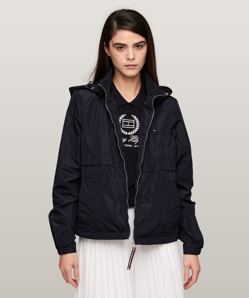 TOMMY HILFIGER(トミーヒルフィガー)の「トランジショナルフーデッドウィンドブレーカー(マウンテンパーカー・レディース・ネイビー/アイボリー・MEDIUM/SMALL/X-SMALL)」の21枚目の写真