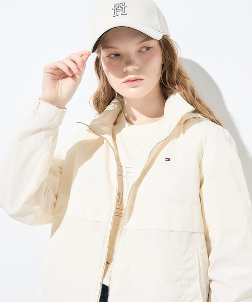 TOMMY HILFIGER(トミーヒルフィガー)の「トランジショナルフーデッドウィンドブレーカー(マウンテンパーカー・レディース・ネイビー/アイボリー・MEDIUM/SMALL/X-SMALL)」の13枚目の写真
