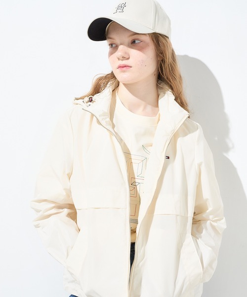 TOMMY HILFIGER(トミーヒルフィガー)の「トランジショナルフーデッドウィンドブレーカー(マウンテンパーカー・レディース・ネイビー/アイボリー・MEDIUM/SMALL/X-SMALL)」の14枚目の写真