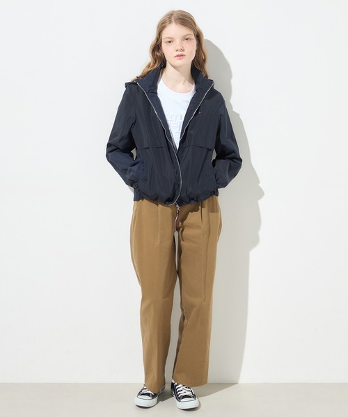 TOMMY HILFIGER(トミーヒルフィガー)の「トランジショナルフーデッドウィンドブレーカー(マウンテンパーカー・レディース・ネイビー/アイボリー・MEDIUM/SMALL/X-SMALL)」の18枚目の写真