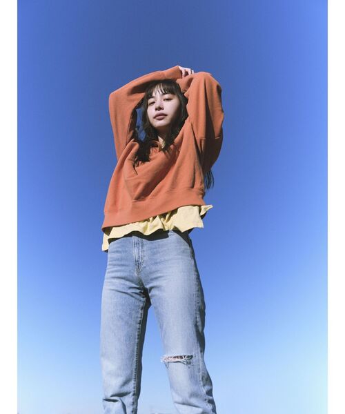 Ungrid(アングリッド)の「井桁弘恵さんコラボ ハーフジップロゴスウェット(スウェット・レディース・カーキ/オレンジ/ブルー・FREE)」の5枚目の写真