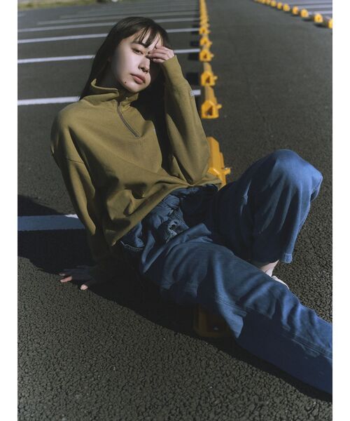 Ungrid(アングリッド)の「井桁弘恵さんコラボ ハーフジップロゴスウェット(スウェット・レディース・カーキ/オレンジ/ブルー・FREE)」の8枚目の写真