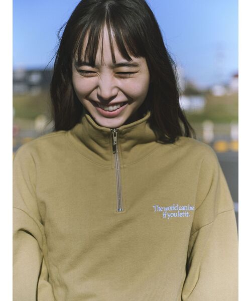Ungrid(アングリッド)の「井桁弘恵さんコラボ ハーフジップロゴスウェット(スウェット・レディース・カーキ/オレンジ/ブルー・FREE)」の9枚目の写真