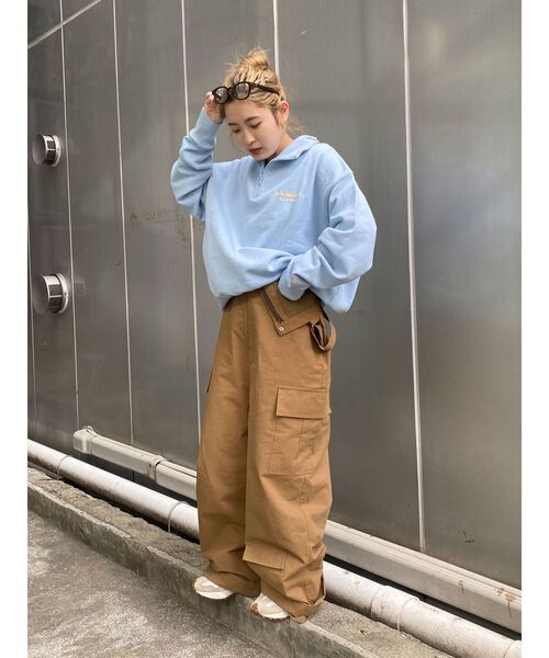 Ungrid(アングリッド)の「井桁弘恵さんコラボ ハーフジップロゴスウェット(スウェット・レディース・カーキ/オレンジ/ブルー・FREE)」の18枚目の写真