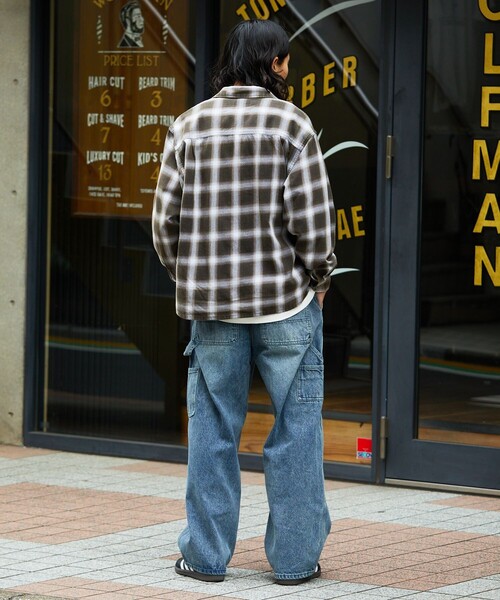 FREAK'S STORE（フリークスストア）の「ブリーチ加工 オープンカラー オンブレチェック シャツ/ロングスリーブ/リラックスフィット（シャツ/ブラウス・メンズ・ブラック/ブルー/ホワイト/グリーン・MEDIUM/LARGE）」の8枚目の写真