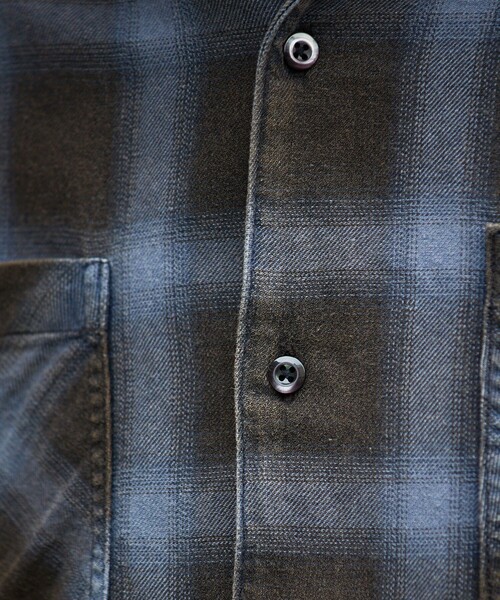 FREAK'S STORE（フリークスストア）の「ブリーチ加工 オープンカラー オンブレチェック シャツ/ロングスリーブ/リラックスフィット（シャツ/ブラウス・メンズ・ブラック/ブルー/ホワイト/グリーン・MEDIUM/LARGE）」の20枚目の写真