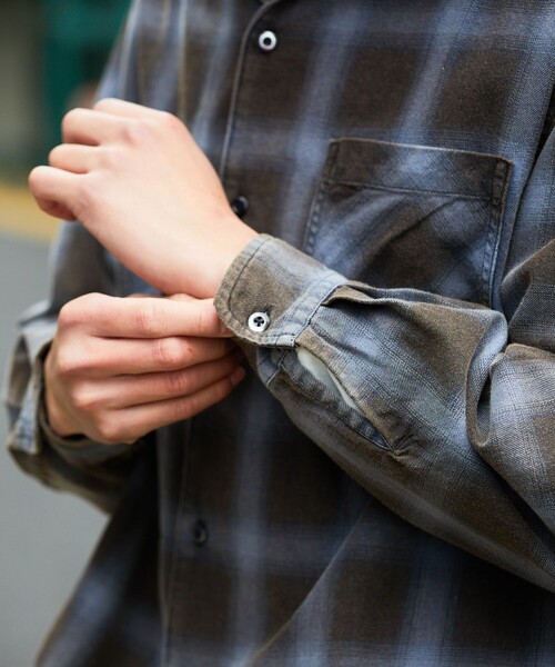 FREAK'S STORE（フリークスストア）の「ブリーチ加工 オープンカラー オンブレチェック シャツ/ロングスリーブ/リラックスフィット（シャツ/ブラウス・メンズ・ブラック/ブルー/ホワイト/グリーン・MEDIUM/LARGE）」の18枚目の写真