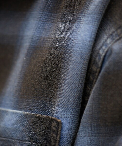 FREAK'S STORE（フリークスストア）の「ブリーチ加工 オープンカラー オンブレチェック シャツ/ロングスリーブ/リラックスフィット（シャツ/ブラウス・メンズ・ブラック/ブルー/ホワイト/グリーン・MEDIUM/LARGE）」の17枚目の写真