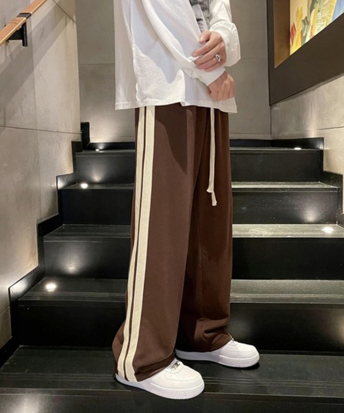 SEN TOKYO（セントーキョー）の「存在感のある2本ライン。ワイドラインスウェットジャージ（スウェットパンツ・メンズ・ブラウン/ブラック・M/XL/L）」の4枚目の写真