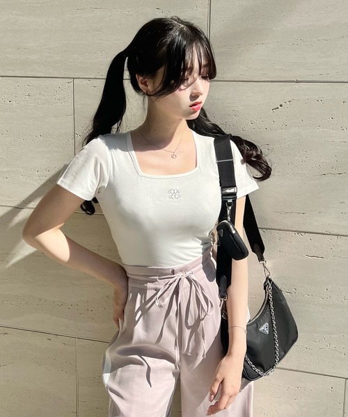 STRAY SHEEP(ストレイシープ)の「【STRAY SHEEP/ストレイシープ】クロップドスクエアネックTシャツ/ショート丈トップス(Tシャツ/カットソー・レディース・ブラック/ホワイト・MEDIUM)」の3枚目の写真