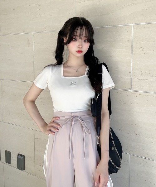 STRAY SHEEP(ストレイシープ)の「【STRAY SHEEP/ストレイシープ】クロップドスクエアネックTシャツ/ショート丈トップス(Tシャツ/カットソー・レディース・ブラック/ホワイト・MEDIUM)」の5枚目の写真