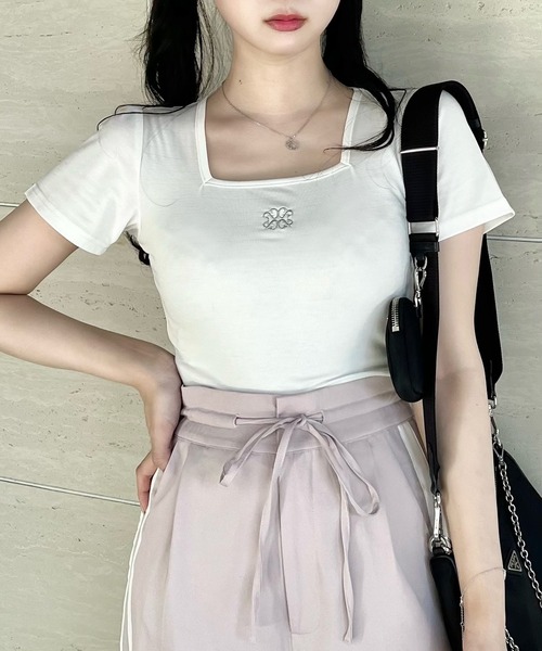 STRAY SHEEP(ストレイシープ)の「【STRAY SHEEP/ストレイシープ】クロップドスクエアネックTシャツ/ショート丈トップス(Tシャツ/カットソー・レディース・ブラック/ホワイト・MEDIUM)」の6枚目の写真