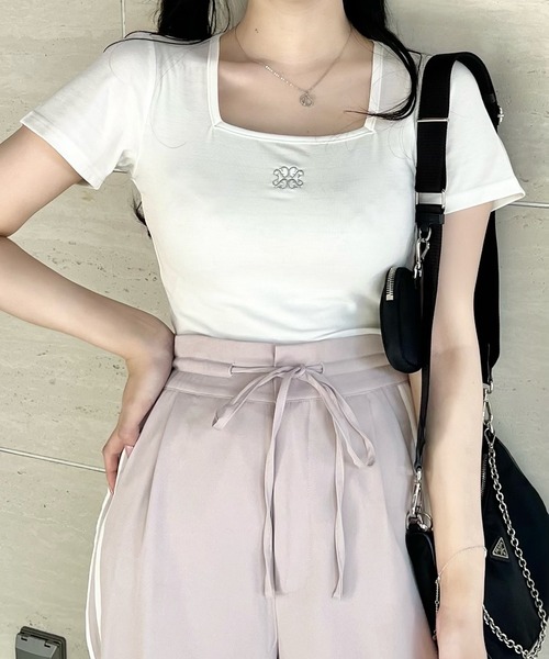 STRAY SHEEP(ストレイシープ)の「【STRAY SHEEP/ストレイシープ】クロップドスクエアネックTシャツ/ショート丈トップス(Tシャツ/カットソー・レディース・ブラック/ホワイト・MEDIUM)」の7枚目の写真