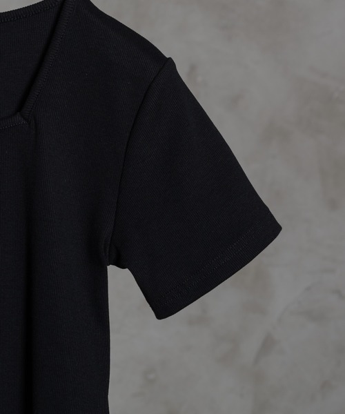 adree(アドリー)の「square neck ADREE logo short T shirt /スクエアネックADREEロゴショートTシャツ(Tシャツ/カットソー・レディース・ブラック/ホワイト・SMALL/MEDIUM)」の20枚目の写真