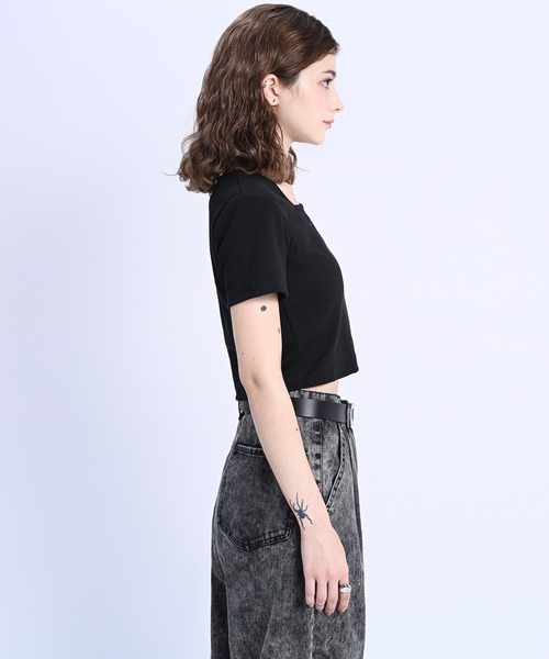 adree(アドリー)の「square neck ADREE logo short T shirt /スクエアネックADREEロゴショートTシャツ(Tシャツ/カットソー・レディース・ブラック/ホワイト・SMALL/MEDIUM)」の7枚目の写真