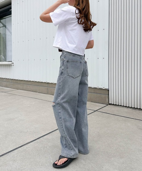 andme（アンドミー）の「ダメージ加工ワイドデニムパンツ（デニムパンツ・レディース・ブラック/ブルー・M/L）」の5枚目の写真