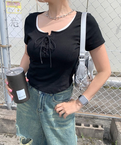 non-hedge(ノンヘッジ)の「前身レースアップクロップド丈トップス(Tシャツ/カットソー・レディース・オフホワイト/チャコールグレー/ブラック・FREE)」の1枚目の写真