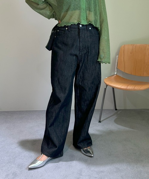 1chaku.（イッチャク）の「ストレートデニムワイドパンツ（デニムパンツ・レディース・ブラック/インディゴブルー・マルチサイズ）」の16枚目の写真