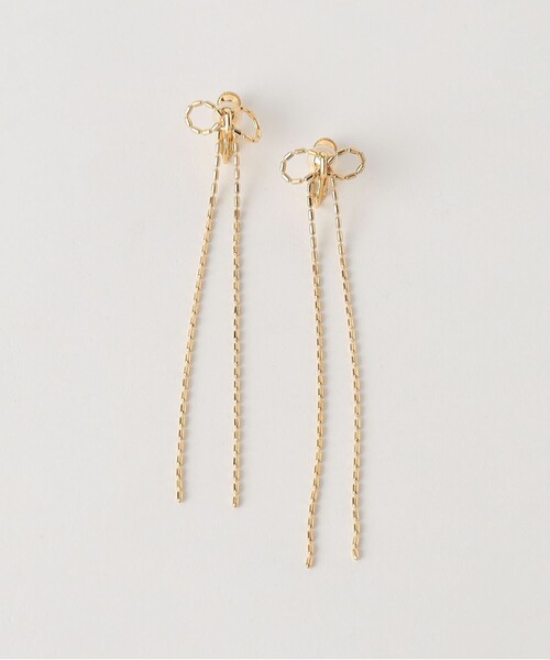 green label relaxing（グリーンレーベルリラクシング）の「リボン ボールチェーン イヤリング（イヤリング・レディース・ゴールド/シルバー・FREE）」の2枚目の写真