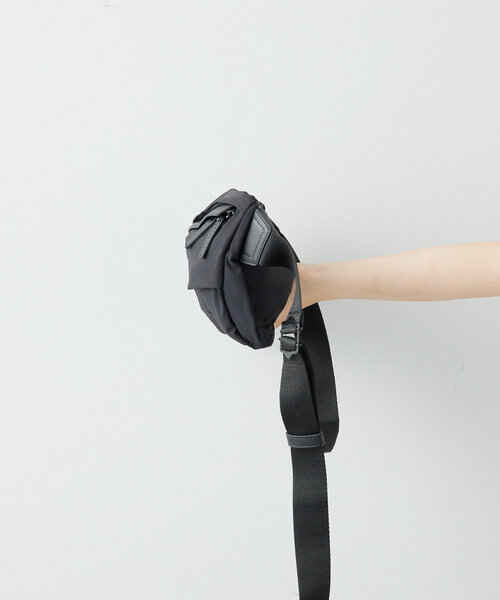 ear PAPILLONNER（イアパピヨネ）の「【c/est（シーエ）】ツイスト