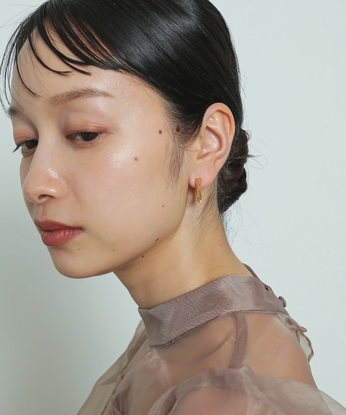 Kana(カナ)の「ダブル ライン クロス ピアス 結婚式 お呼ばれ オケージョン(ピアス(両耳用)・レディース・シルバー/ゴールド・フリー)」の8枚目の写真